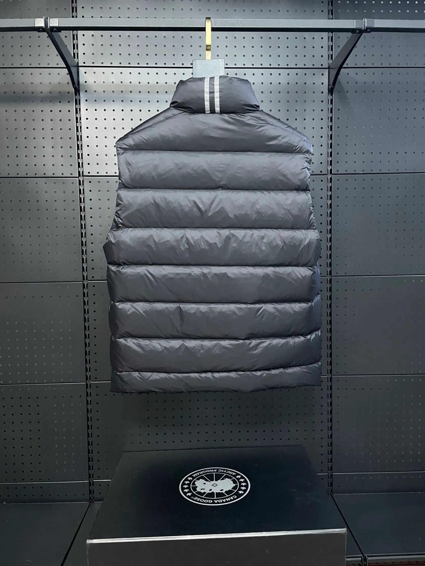 P560 Canadian brand CanadaGoose men's and women's CROFTON lightweight down vest 2229M DWR water-repellent treatment WindWall windproof fabric 700 fleece filling original mold opening details one to one production The upper body effect is stunning Exclusively available on the Xiaohongshu purchasing platform The highest version on the market Size: XS S M L XL XXL
